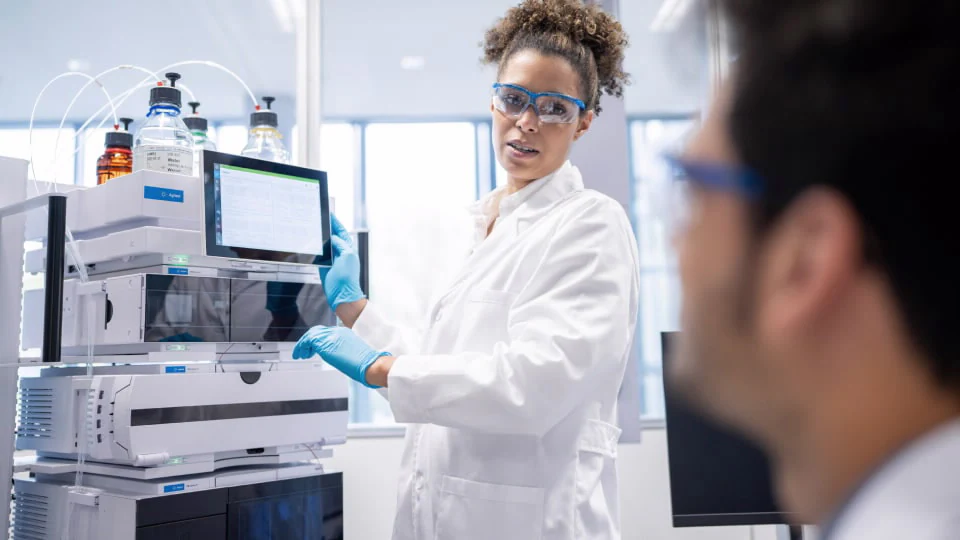 indústria farmacêutica, o HPLC é utilizado em diversas etapas